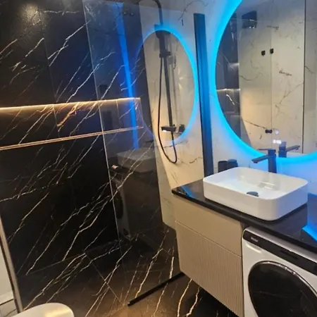 Long Gardens Gold Premium Old Town Apartament *